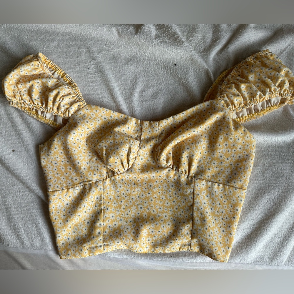 Women’s yellow floral, blue flowers cropped top, puffed sleeve.